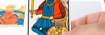 İmparator Tarot Kartı: Anlamı ve Yorumu