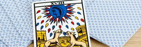 Ay Tarot Kartı: Anlamı ve Yorumu