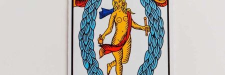 Dünya Tarot Kartı: Anlamı ve Yorumu
