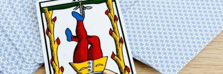Asılan Adam Tarot Kartı: Anlamı ve Yorumu