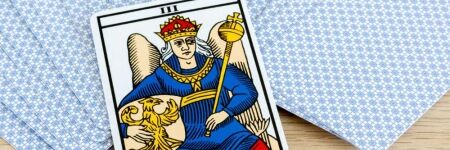 İmparatoriçe Tarot Kartı: Anlamı ve Yorumu