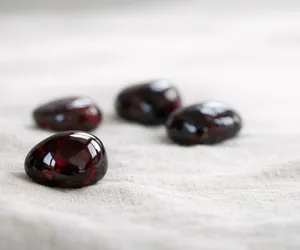 Garnet (Lal) Taşı: Anlamı, Özellikleri ve Bakımı