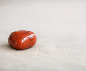 Kırmızı Jasper Taşı: Anlamı, Özellikleri ve Arındırılması