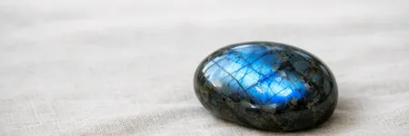 Labradorit Taşı: Anlamı, Özellikleri ve Arındırılması
