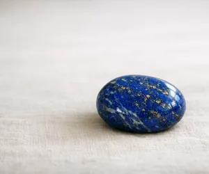 Lapis Lazuli Taşı: Anlamı, Özellikleri ve Bakımı