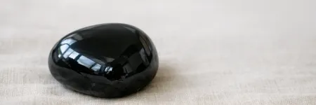 Obsidyen Taşı: Anlamı, Özellikleri ve Arındırılması