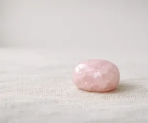 Pembe Kuvars Taşı: Anlamı, Özellikleri ve Bakımı