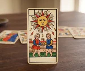 Güneş Tarot Kartı: Anlamı ve Yorumu