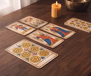 Marsilya Tarotu'nda Tılsımlar: maddi olanın ailesi