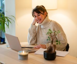 Online terapi faydalı olur mu? | Artıları ve Eksileri